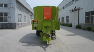 VERTICAL MIXING WAGON / TRAILED / SIDE DISCHARGE / 3-AUGER(DUNKER T3)