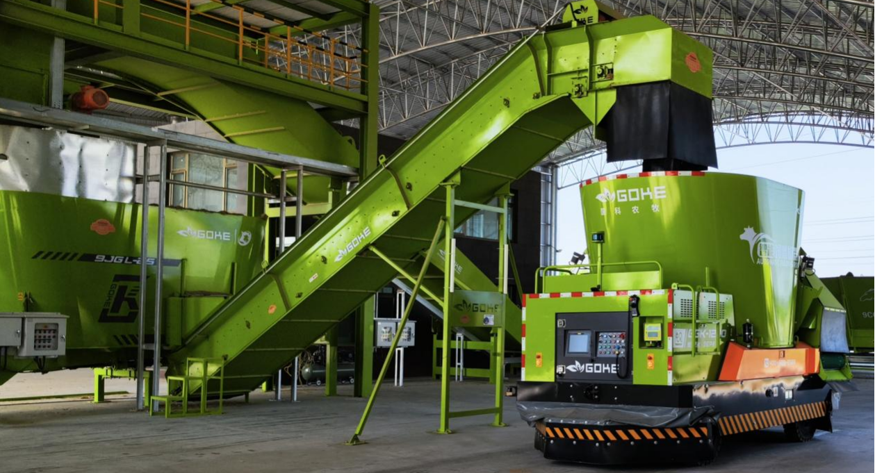 FEEDING AND PUSHING ROBOT