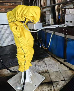 7.DIPPING TEAT DISINFECTION ROBOT